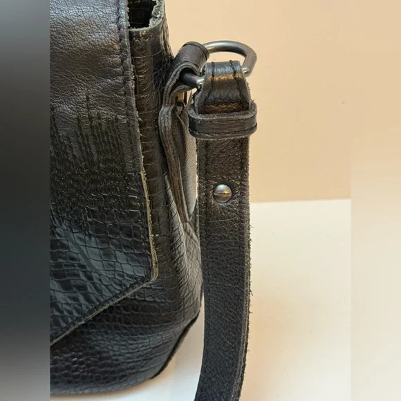 Liebeskind Berlin Leather Shoulder Bag - Picture 5 of 11